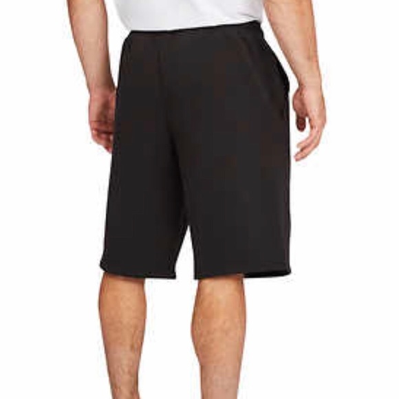 🆕 PUMA Fleece Logo Shorts - Picture 2 of 6